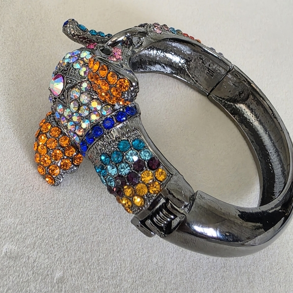 Vintage Crystal Elephant Clamper / Hinge Bracelet - Picture 9 of 13